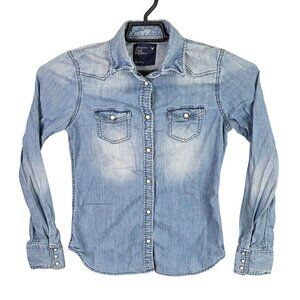 Womens American Eagle Light Wash Blue Denim Shirt Snap Button Up Long Sleeve XS